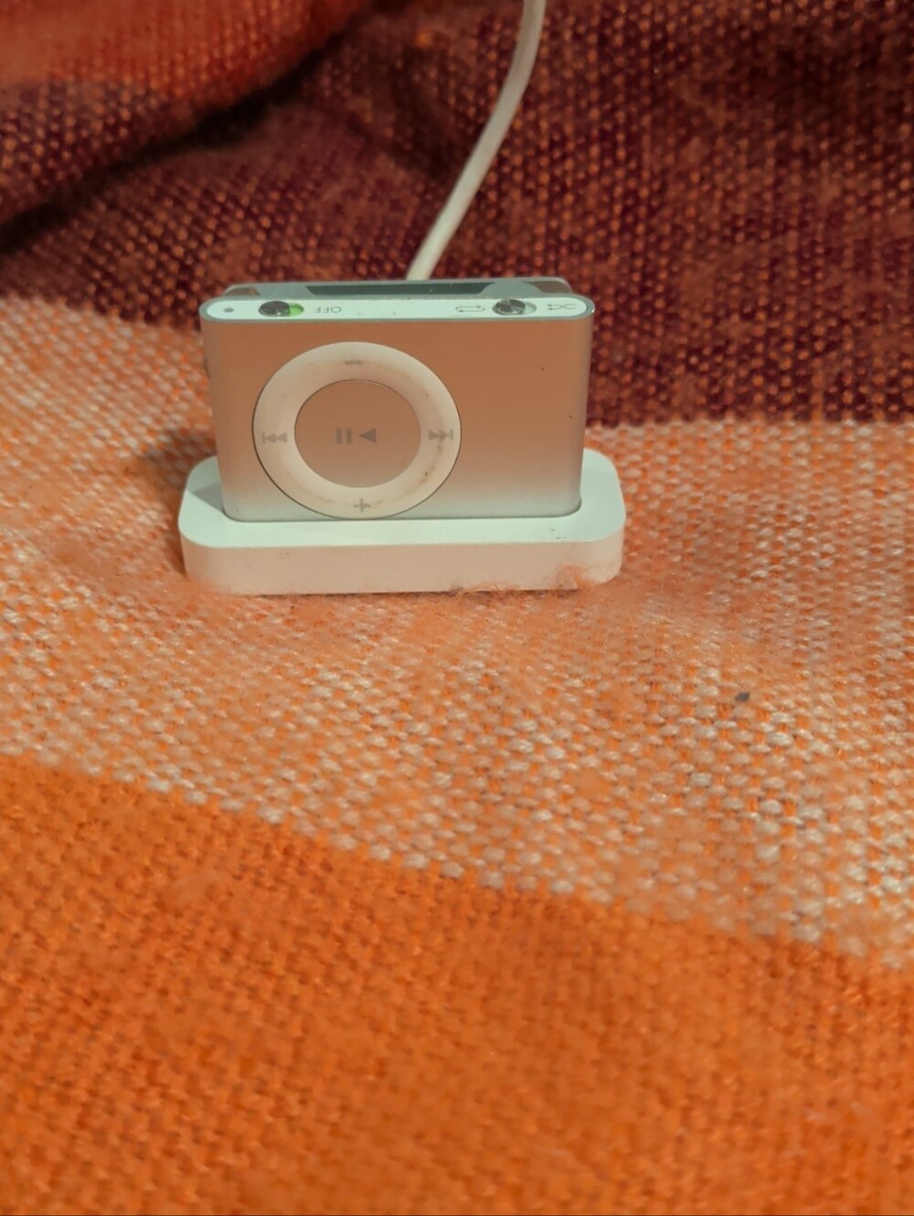 Apple iPod Shuffle 1GB 2nd Generation In Silver